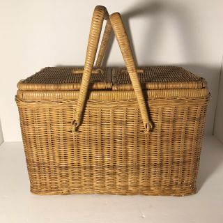 Vintage Wicker Large Picnic Basket 16” X 10” X 10” Lidded With Handles