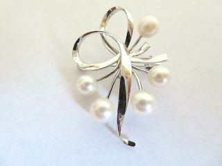 Elegant Vintage Signed Mikimoto White Akoya Pearls Sterling Silver Brooch Pin