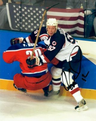Jeremy Roenick Signed Autograph 8x10 Photo Picture Team Usa Flag Checking Ussr