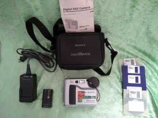 Vintage Sony Digital Mavica Mvc - Fd7 Camera,  Case,  3.  5 Floppy,  2x Battery,  Power