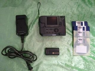 Vintage Sony Digital Mavica MVC - FD7 Camera,  Case,  3.  5 Floppy,  2x Battery,  Power 2
