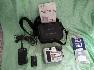 Vintage Sony Digital Mavica MVC - FD7 Camera,  Case,  3.  5 Floppy,  2x Battery,  Power 3