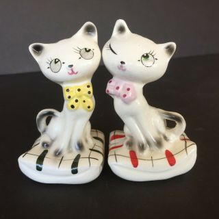 Vtg Flirting Siamese Cats On Pillows Salt Pepper Shakers Holt Howard Style Japan