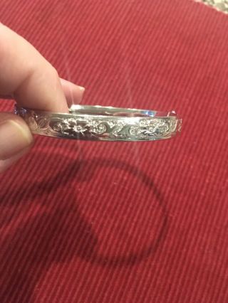 Vintage 925 Sterling Silver Floral Repousse Hinged Bangle Bracelet