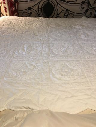 Vtg White Quilted Bedspread With Lace Decal Stars Flowers Scrolls 79 X 85.  5 " Ful