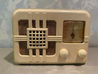 Vintage Rauland Lyric Am Tube Radio - Circa 1946