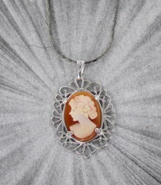 Vintage Hand Carved Cameo Necklace Pendant In Sterling Silver With Chain