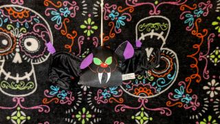 Vintage Halloween Trendmasters Strobie Bat Decor Sound Hanging Shaking 1993