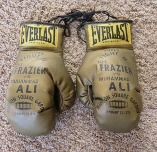 Joe Frazier Vs Muhammad Ali Msg Souvenir Gold Boxing Gloves Set January 28,  1974