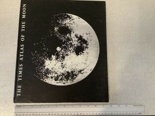 THE TIMES ATLAS OF THE MOON H.  A.  G LEWIS LUNAR APOLLO MISSION 1969 LARGE HB 2
