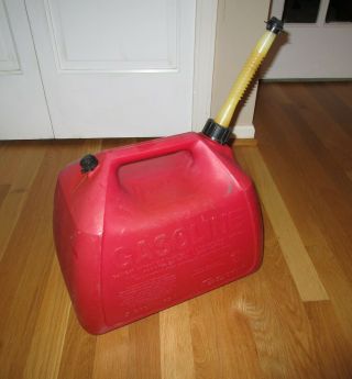 Vintage Gott 5 Gallon Red Plastic Gas Can Vented with Flex Fuel Filter Spout 2