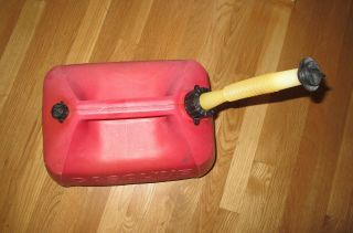 Vintage Gott 5 Gallon Red Plastic Gas Can Vented with Flex Fuel Filter Spout 3