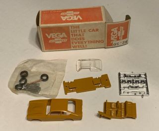 Vintage 1971 Chevrolet Vega Factory Dealer Promo Model Kit