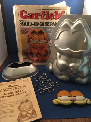 Vintage 1984 Wilton Garfield Stand Up Cake Pan 3d Bakeware Pan Set