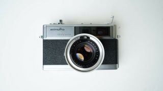 Minolta Hi - Matic - 9 Easy Flash Film Camera.  Rokkor - Pf 45mm F1.  7 Vintage