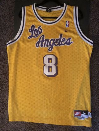Nike Kobe Bryant 8 Gold Los Angeles Lakers Swingman Jersey Size L 1961 Script La