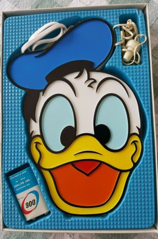 Vintage Walt Disney Donald Duck Am Transistor Radio Still In Orig Box