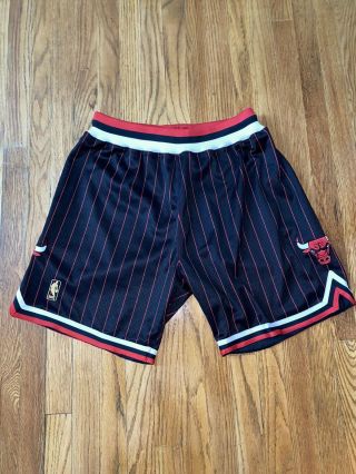 Mitchell & Ness 1996 - 97 Chicago Bulls Authentic Shorts 44 L Last Dance
