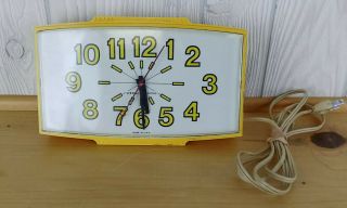 Vintage Ge General Electric Kitchen Wall Clock Retro Yellow