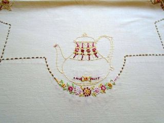 VINTAGE HAND EMBROIDERED TABLECLOTH EXQUISITELY DECORATED TEA SET 2
