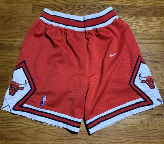 Authentic Vintage Nike Chicago Bulls Shorts Size 34 Medium