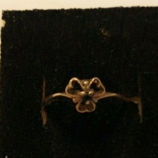 Vintage 9ct Gold Shamrock Ring For Scrap Or Restoration -.  9 Gms