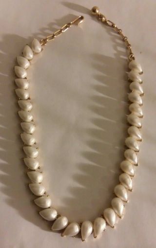 Vintage Trifari Gold Tone White Shells Necklace 16”