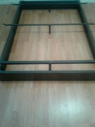 Bed Frame Queen Size (local.  No. )