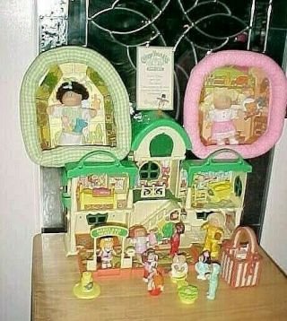 Vintage 1984 Coleco Cabbage Patch Doll Hospital House Playset