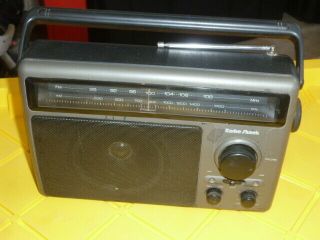 Vtg Radio Shack 12 - 639 A Portable Am Fm Radio 2 - Bands Good Sound