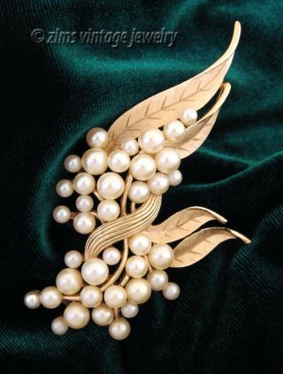Vintage Crown Trifari Signed Faux Gold Pearl Cluster Floral Leaf Pin Brooch