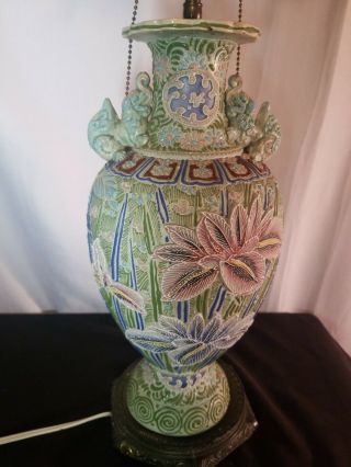Vintage Oriental/Asian Porcelain Vase Table Lamp Embellished Foo Dog and Lotus 2