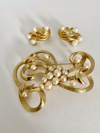 Vintage Crown Trifari Pin Brooch / Clip On Earrings Set Gold Tone Faux Pearl