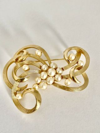 Vintage CROWN TRIFARI Pin Brooch / Clip On Earrings Set Gold Tone Faux Pearl 2