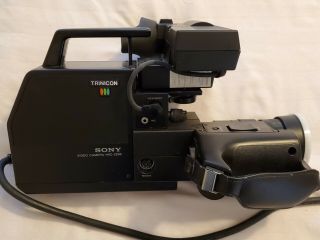 Vintage Sony HVC - 2200 Trinicon Professional Color Video Camera Camco. 2