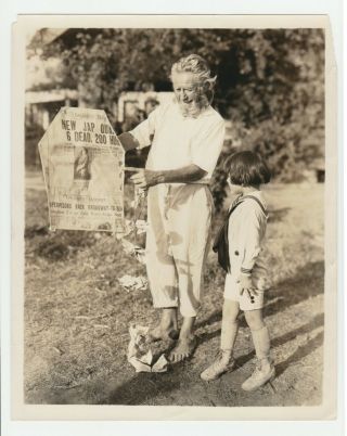 Vtg Press Photo Child Star Dinky Dean Riesner Makes Kite W Pete The Hermit 1922