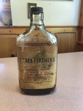 Vintage Three Feathers Whiskey Bottle Glass Paper Label One Pint Very Old