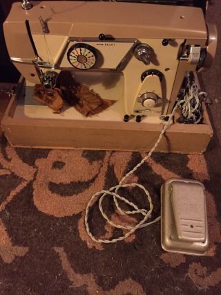 Vintage Nelco Sewing Machine With Case And Extra Parts