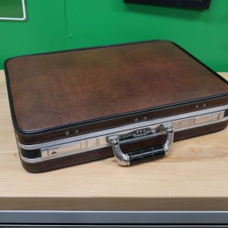 Vtg Brown Faux Leather Briefcase Attache Case 19x13x4 W/ Combo Lock