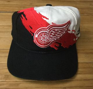 Vintage Detroit Red Wings Logo Athletic Splash Snapback Hat Cap Flaw