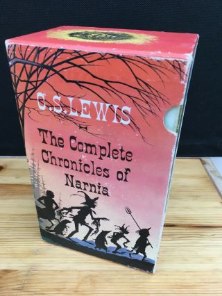 C.  S.  LEWIS.  THE COMPLETE CHRONICLES OF NARNIA.  Puffin Books Boxed Set (1970 ' s). 2