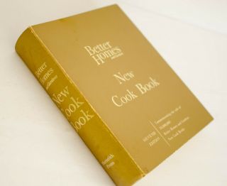 1965 Better Homes And Gardens Cook Book Gold Souvenir Edition 5 Ring Binder