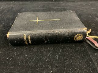1959 CATHOLIC FAMILY DAILY MISSAL PRE - VATICAN II PRAYER BOOK,  BLACK LEATHER. 2