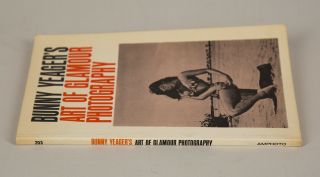 1962 Bunny Yeager ' s Art of Glamour Photography Paperback Book Bettie Page Cover 3