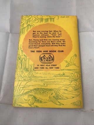 1968 The Lion ' s Paw by Robb White Scholastic Vintage Paperback 2
