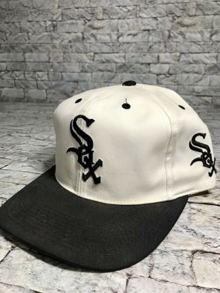 Vintage 90’s Chicago White Sox Baseball White Black Logo Snapback Hat Cap
