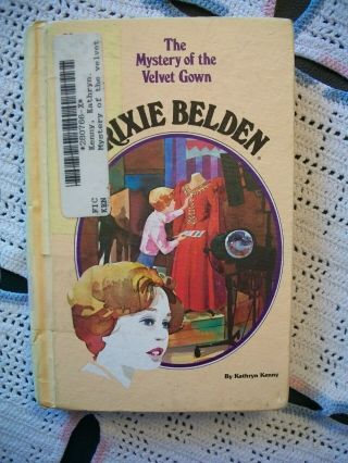 Trixie Belden 29 The Mystery Of The Velvet Gown (oval Hardcover) Ex - Library