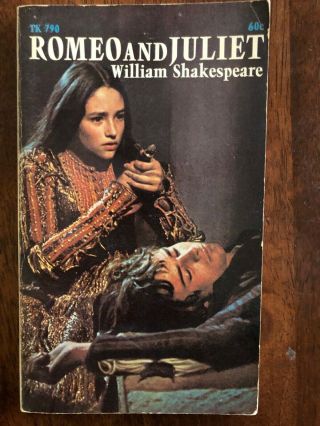 Vintage 1969 Romeo And Juliet By William Shakespeare Paperback Book