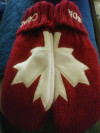 Canada Olympic Red Mittens - Without Tags - Size Small Medium S/m