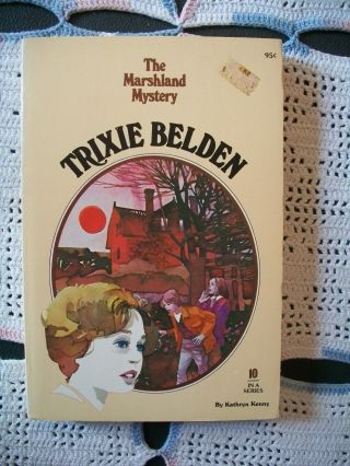 Trixie Belden 10 - The Marshland Mystery (oval Paperback)